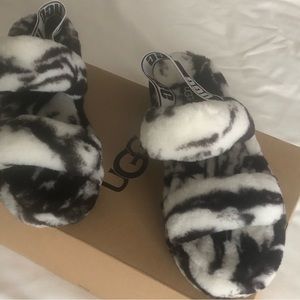 NWOT UGG Oh Yeah fuzzy sandals/slippers in box